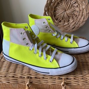 Converse Size 9.5 MENS & 11.5 WOMENS NEW